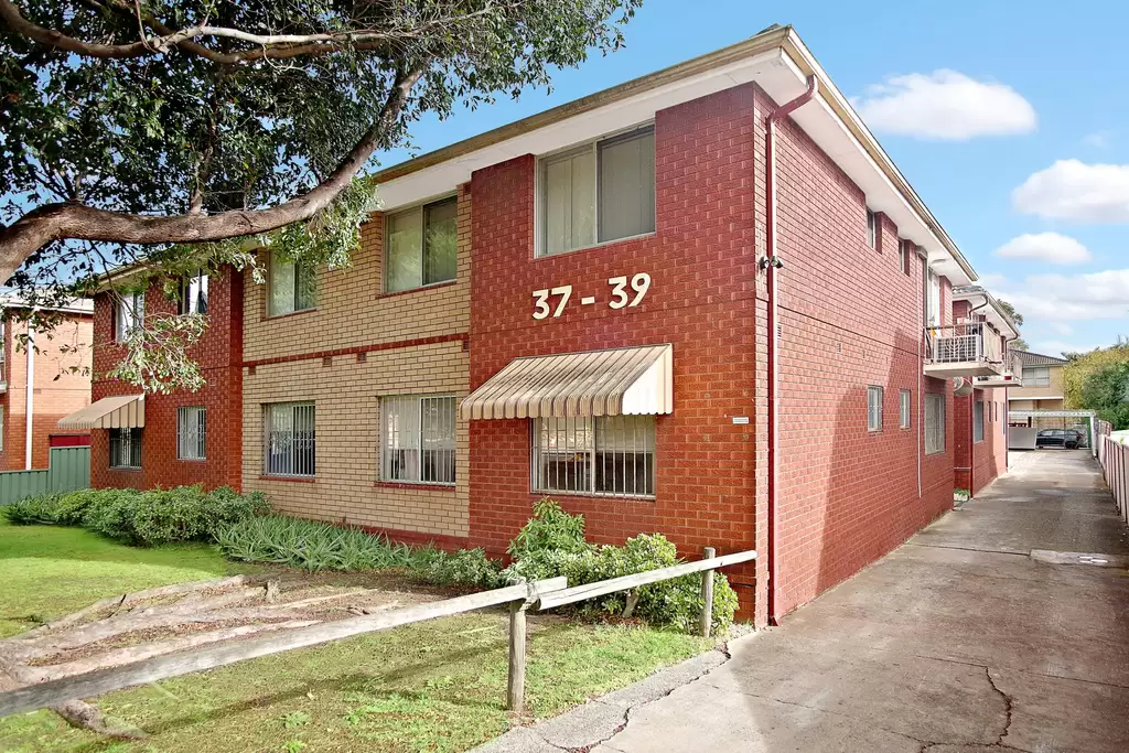 11/37-39 Loch, Campsie Sold by ArthurJames Real Estate (formerly Robert R. Andrews)