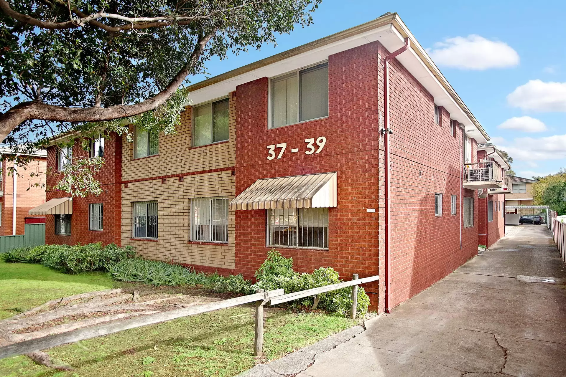 11/37-39 Loch, Campsie Sold by ArthurJames Real Estate (formerly Robert R. Andrews) - image 1